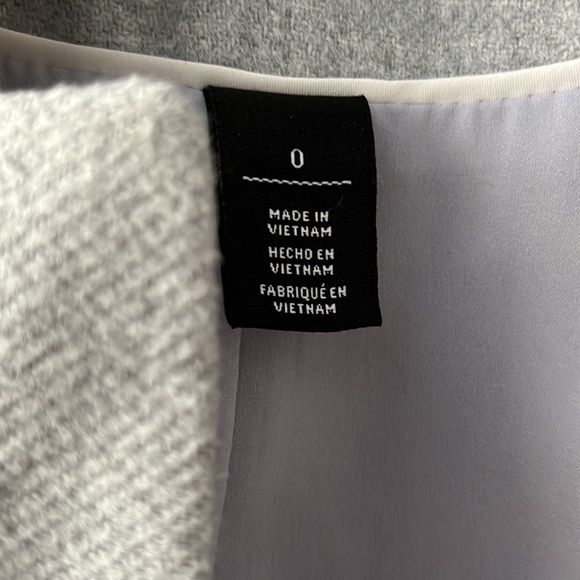 Light gray vest - Picture 4 of 6